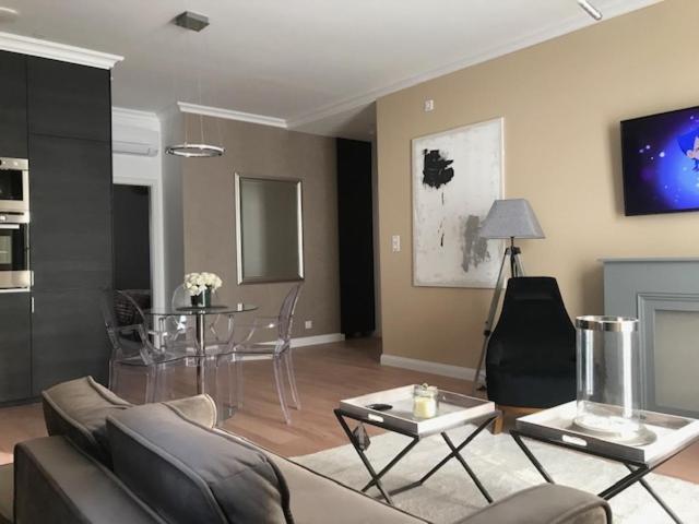Lazare Maison De Maitre , Appartements De Standing Avec Parking Privatif A Seulement 7 Minutes A Pied Du Centre Historique De Béziers Exteriör bild
