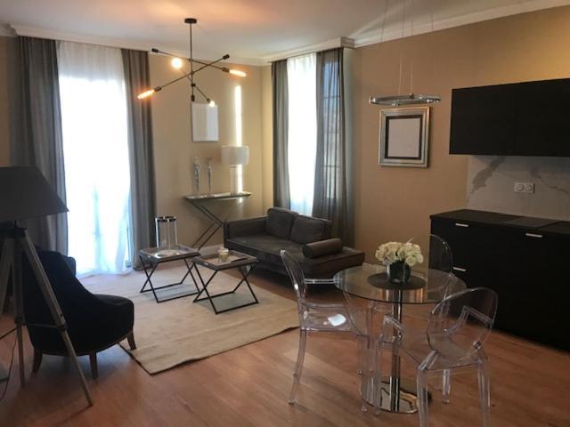 Lazare Maison De Maitre , Appartements De Standing Avec Parking Privatif A Seulement 7 Minutes A Pied Du Centre Historique De Béziers Exteriör bild